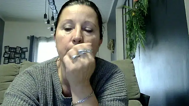 Snapshot of feline27 chatting on January 2026 02:00:01 PM feline27 online show from January 2026 02:00:01 PM