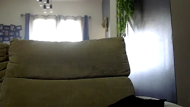 Snapshot of feline27 chatting on February 2026 01:31:02 PM feline27 online show from February 2026 01:31:02 PM