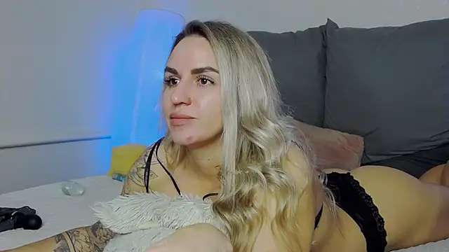 SofiJames online show from November 2025 06:57:01 AM