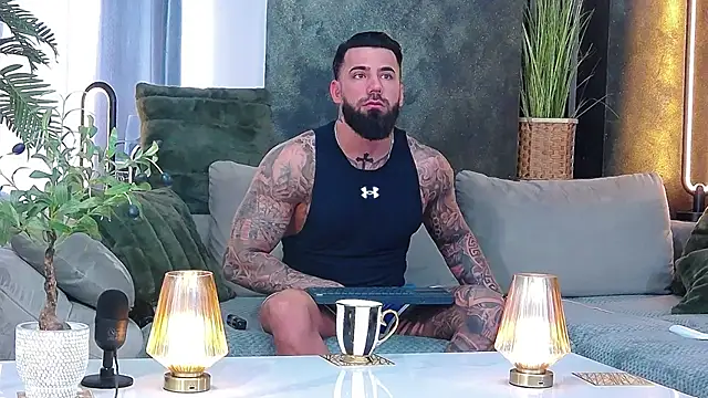 Snapshot of masterkingofmusclee chatting on April 2026 08:04:01 AM masterkingofmusclee online show from April 2026 08:04:01 AM