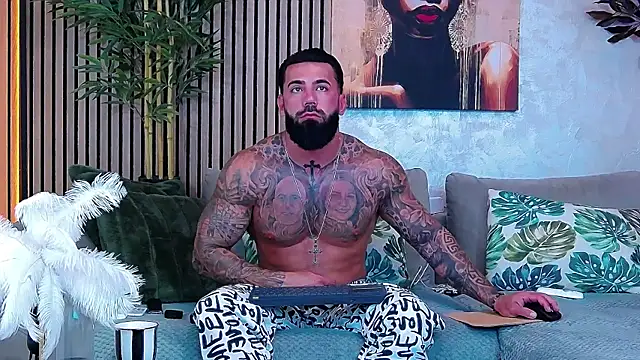 Snapshot of masterkingofmusclee chatting on June 2026 08:08:01 AM masterkingofmusclee online show from June 2026 08:08:01 AM