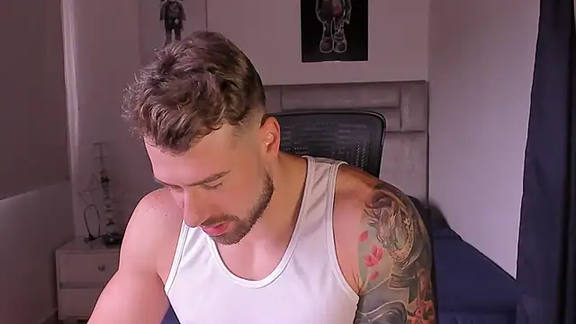 Snapshot of paul_rogerr chatting on December 2025 01:28:02 PM paul rogerr online show from December 2025 01:28:02 PM