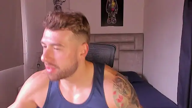 Snapshot of paul_rogerr chatting on December 2025 01:52:02 PM paul rogerr online show from December 2025 01:52:02 PM