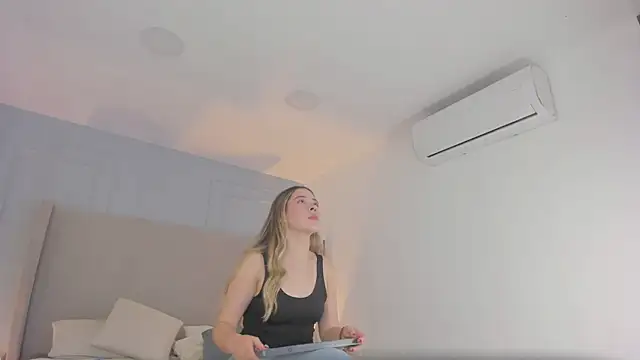 chloe d online show from April 2026 12:04:01 PM