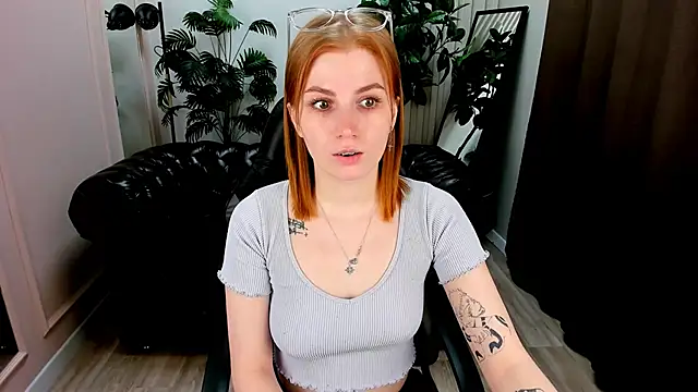Snapshot of Mira__Blush chatting on March 2025 06:33:01 PM Mira Blush online show from March 2025 06:33:01 PM
