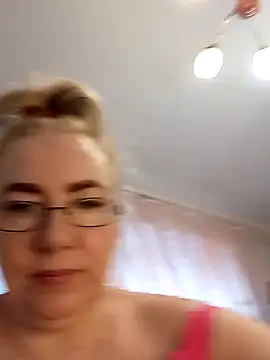 stiflers momy online show from December 2024 01:17:01 PM