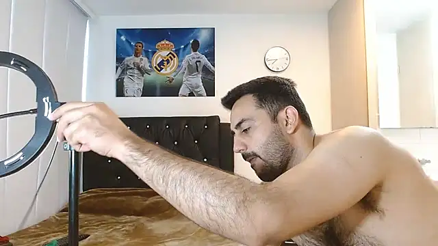 omarmohammedhot2 online show from December 2024 02:30:02 PM