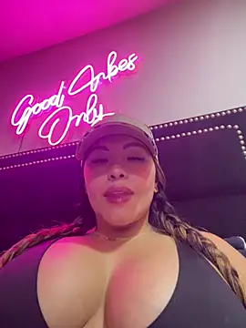 Snapshot of sexyyykloee chatting on June 2026 05:23:02 AM sexyyykloee online show from June 2026 05:23:02 AM