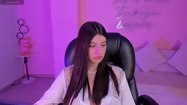 Snapshot of AlessiaCorleone_ chatting on December 2024 10:05:01 PM AlessiaCorleone online show from December 2024 10:05:01 PM