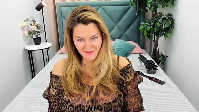 Adele Russo online show from September 2025 04:17:01 PM