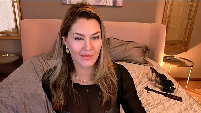 Snapshot of Adele_Russo chatting on August 2026 05:23:02 PM Adele Russo online show from August 2026 05:23:02 PM
