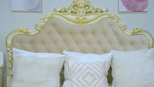 ViolettaCosmo online show from December 2025 06:51:01 AM