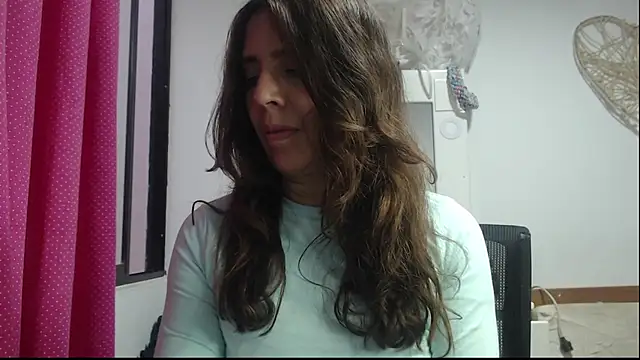 Snapshot of Victoria_meester chatting on February 2025 10:39:01 PM Victoria meester online show from February 2025 10:39:01 PM