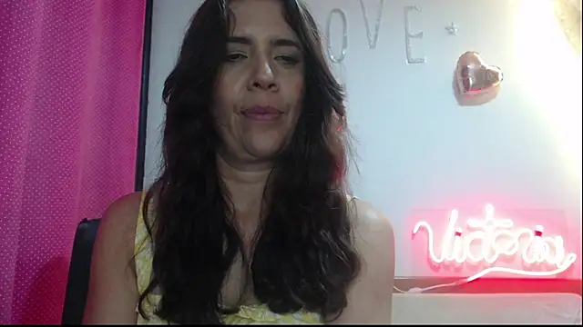 Snapshot of Victoria_meester chatting on March 2025 11:00:02 PM Victoria meester online show from March 2025 11:00:02 PM
