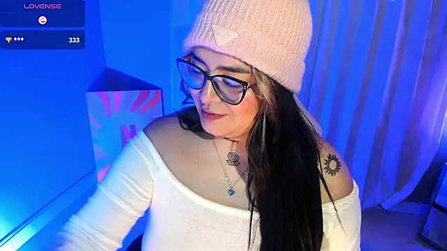 Snapshot of chloe_bonnet chatting on December 2024 12:09:01 AM chloe bonnet online show from December 2024 12:09:01 AM