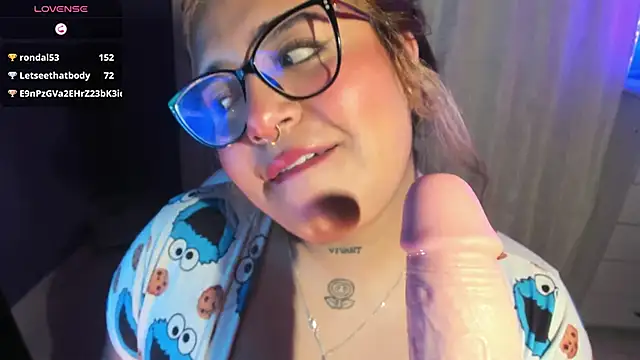 Snapshot of chloe_bonnet chatting on January 2025 12:33:01 AM chloe bonnet online show from January 2025 12:33:01 AM