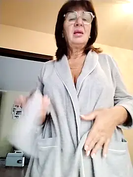 Snapshot of AlbinaXPretty chatting on October 2025 07:42:02 AM AlbinaXPretty online show from October 2025 07:42:02 AM