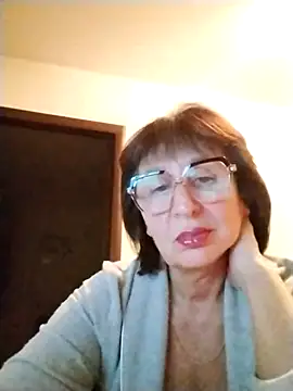 Snapshot of AlbinaXPretty chatting on October 2025 07:30:02 PM AlbinaXPretty online show from October 2025 07:30:02 PM