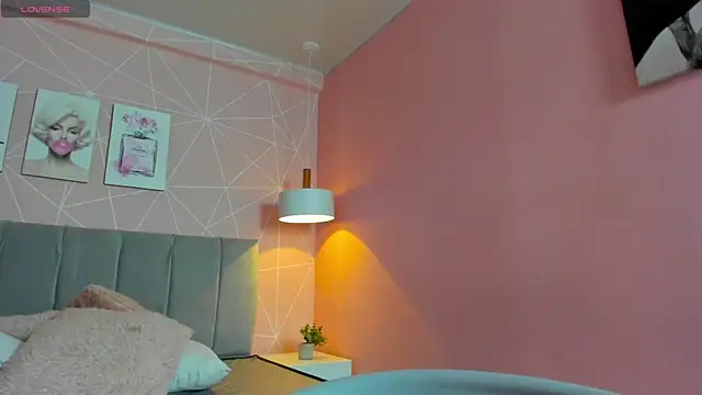 dolly zoe online show from December 2024 05:38:01 AM