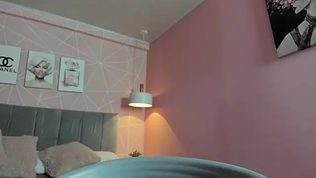 dolly zoe online show from February 2025 05:20:02 AM