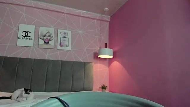 dolly zoe online show from March 2025 05:18:02 AM