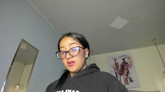 ayshel   online show from November 2025 04:14:01 AM