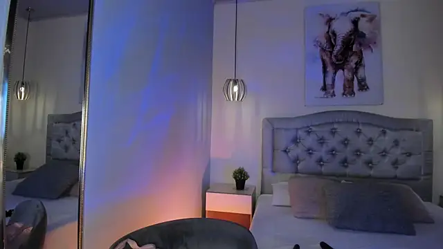 ayshel   online show from December 2025 11:00:02 PM