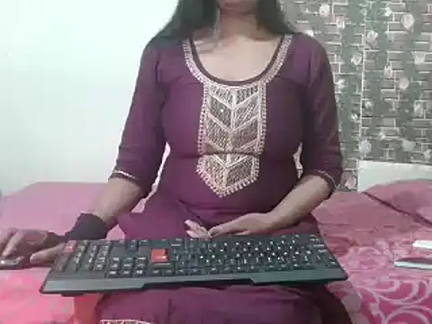 Snapshot of nikitahot3 chatting on February 2025 08:18:02 AM nikitahot3 online show from February 2025 08:18:02 AM