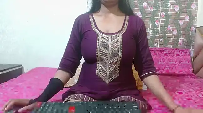 Snapshot of nikitahot3 chatting on March 2025 01:25:02 AM nikitahot3 online show from March 2025 01:25:02 AM