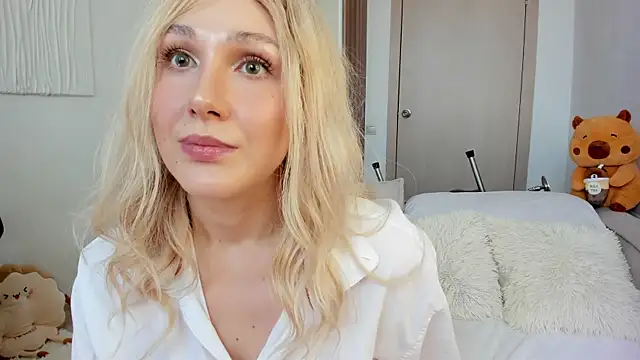 Snapshot of CarolMay chatting on July 2026 07:32:02 AM CarolMay online show from July 2026 07:32:02 AM