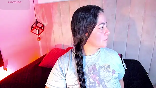 Snapshot of lucia_vonne_ chatting on December 2025 08:15:02 PM lucia vonne online show from December 2025 08:15:02 PM