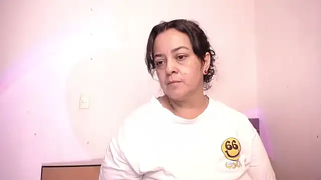Snapshot of lucia_vonne_ chatting on June 2026 12:24:01 AM lucia vonne online show from June 2026 12:24:01 AM