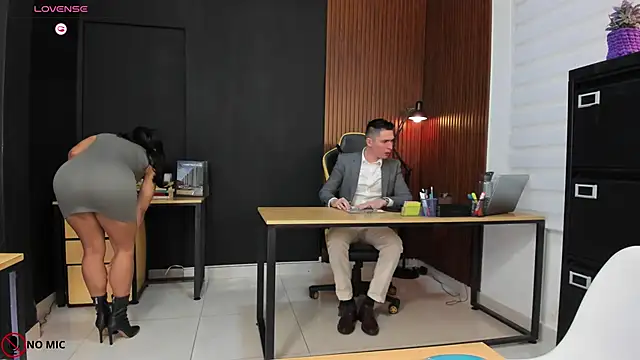 Office Naughty Girl online show from December 2024 07:49:01 PM