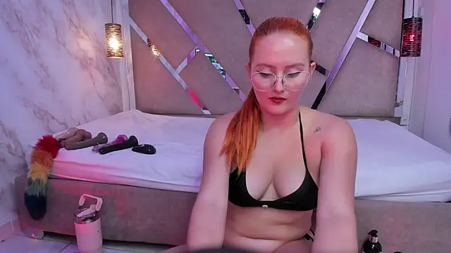 Renatta   online show from October 2025 08:40:01 PM