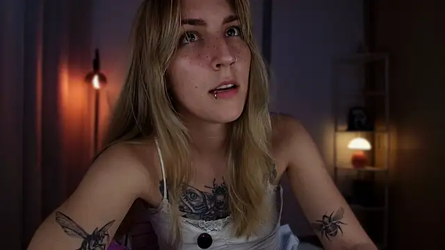 Snapshot of Dakotaa_ chatting on March 2026 12:35:01 AM Dakotaa online show from March 2026 12:35:01 AM