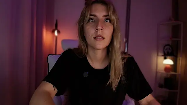 Snapshot of Dakotaa_ chatting on March 2026 01:24:02 AM Dakotaa online show from March 2026 01:24:02 AM