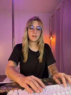 Snapshot of Dakotaa_ chatting on March 2026 01:11:02 AM Dakotaa online show from March 2026 01:11:02 AM