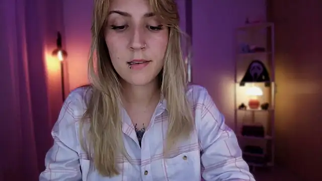 Snapshot of Dakotaa_ chatting on April 2026 12:53:01 AM Dakotaa online show from April 2026 12:53:01 AM