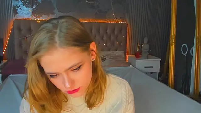Snapshot of DellaRowe chatting on December 2024 01:22:02 PM DellaRowe online show from December 2024 01:22:02 PM