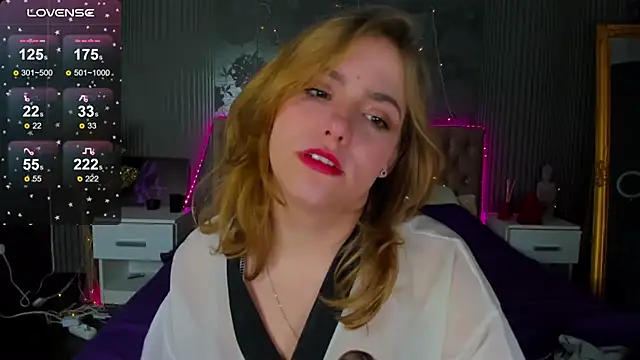 Snapshot of DellaRowe chatting on December 2024 01:32:02 PM DellaRowe online show from December 2024 01:32:02 PM