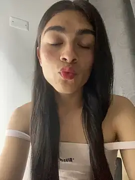 Snapshot of valendoll chatting on March 2025 06:05:01 AM valendoll online show from March 2025 06:05:01 AM