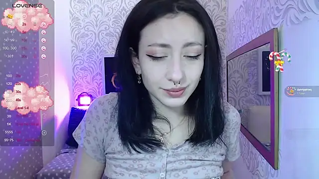Snapshot of lili_hott63 chatting on December 2024 03:31:02 PM lili hott63 online show from December 2024 03:31:02 PM