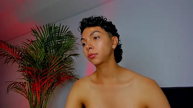 Snapshot of xhenisa_ chatting on November 2025 08:52:01 PM xhenisa online show from November 2025 08:52:01 PM