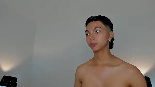 Snapshot of xhenisa_ chatting on January 2026 08:33:01 PM xhenisa online show from January 2026 08:33:01 PM