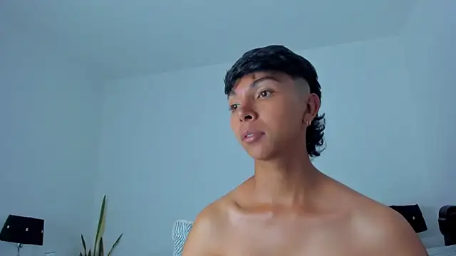 xhenisa  online show from March 2026 07:50:02 PM