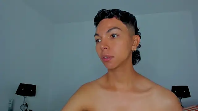 xhenisa  online show from March 2026 04:35:02 PM