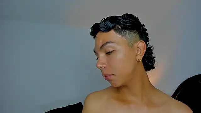 xhenisa  online show from March 2026 08:48:02 PM