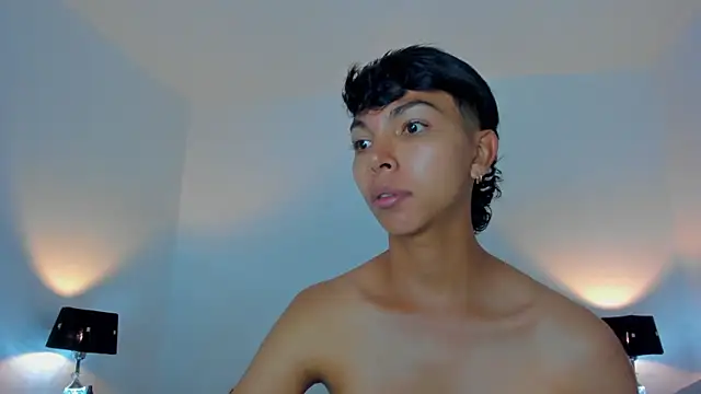 xhenisa  online show from March 2026 08:25:02 PM