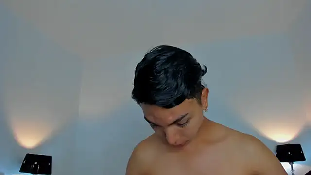 xhenisa  online show from April 2026 01:36:02 AM