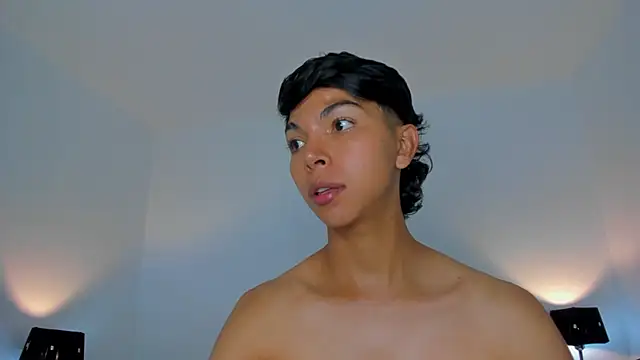 xhenisa  online show from April 2026 01:44:01 AM